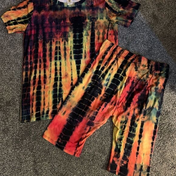 New! Trendy tie dye pattern Shorts and Shirt set Boho Yoga Zumba Jogging Biking - Picture 6 of 8